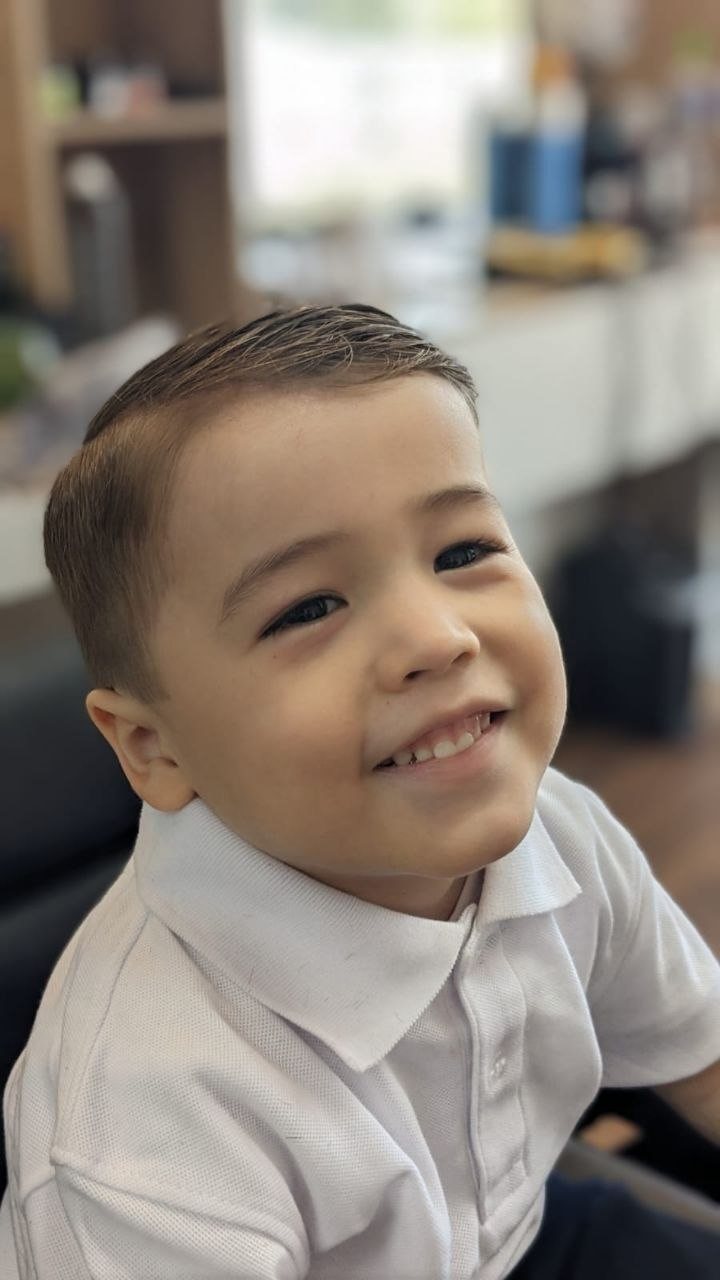 Corte de cabello infantil terminado