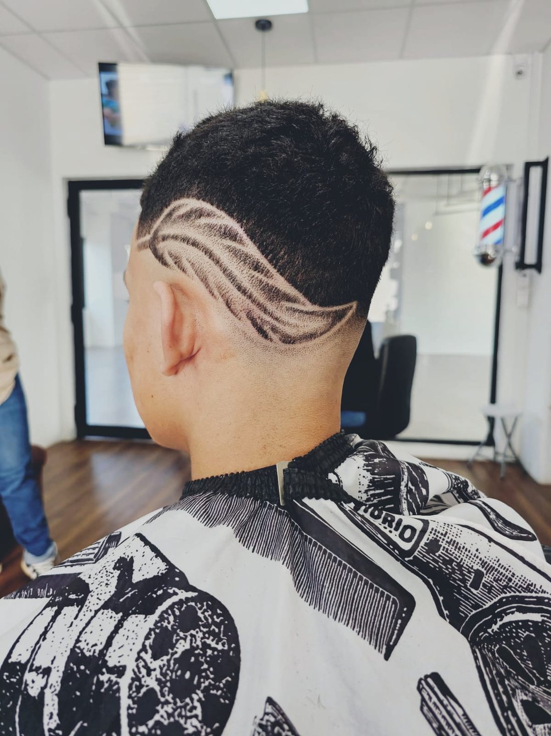 Diseño trazado a navaja sobre fade