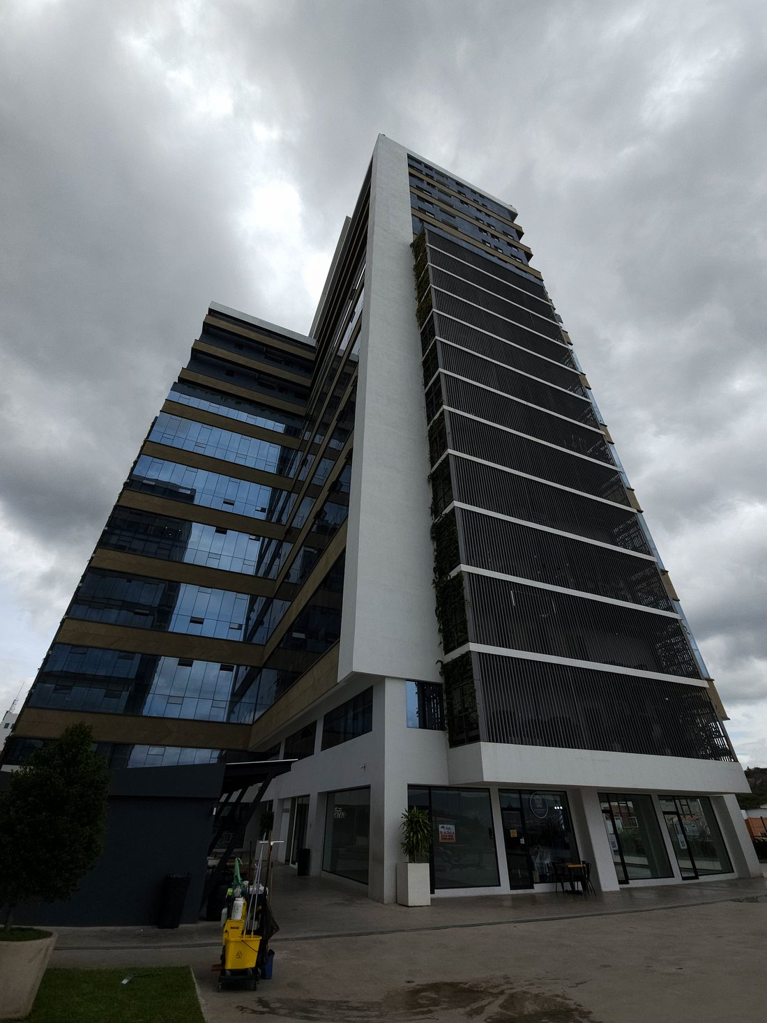 Edificio Distrito Artemisa, Bulevar Suyapa, Tegucigalpa
