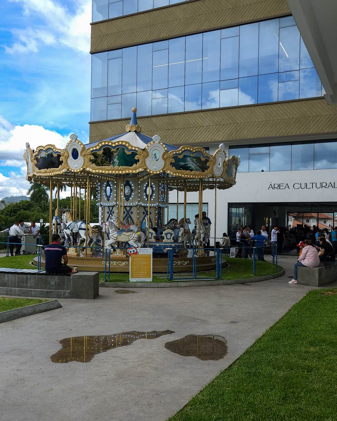 Carrusel del área cultural del Distrito Artemisa